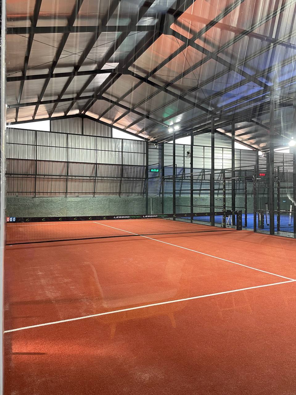 LESSGO Padel Lapangan MERAH